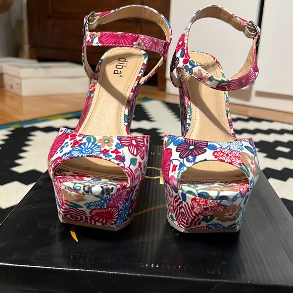 Diva platform red floral ankle strap summer wedges - Picture 4 of 9